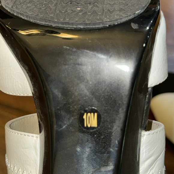 Michael Kors Size 10 M white  front zipper 4 “ Heel - Picture 7 of 8